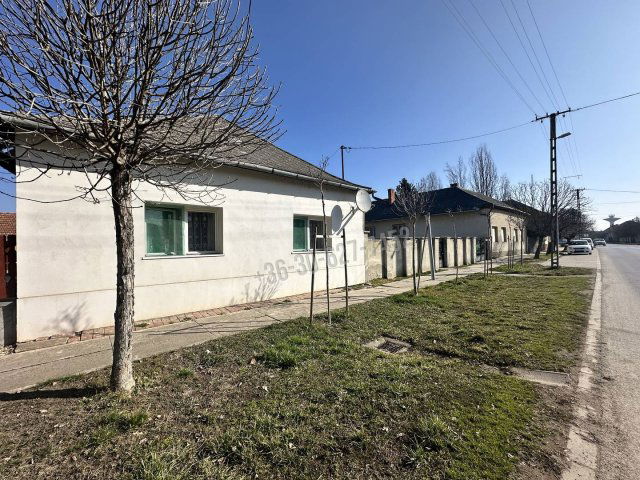 Eladó családi ház, Szarvason 15.9 M Ft, 4 szobás