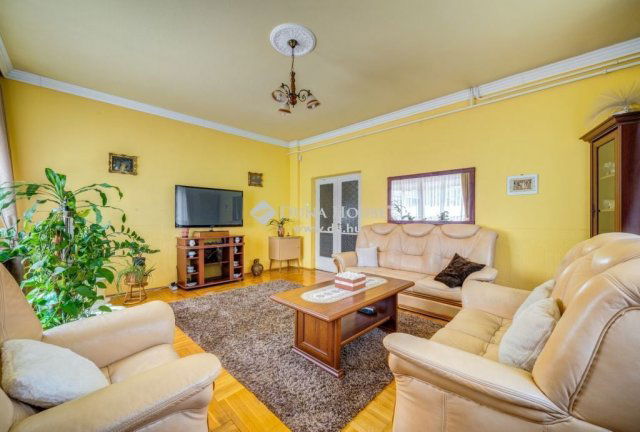 Eladó családi ház, Albertirsán 88 M Ft, 6 szobás