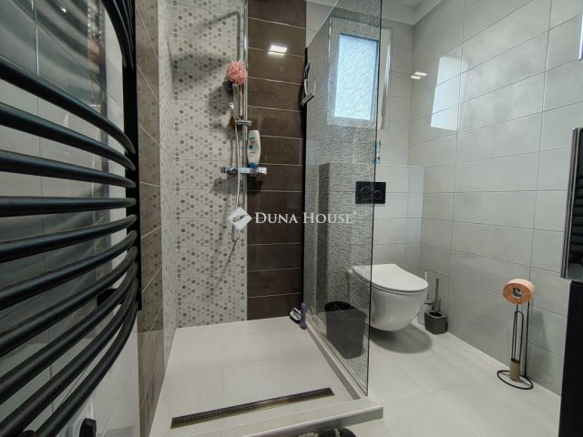 Eladó családi ház, Mohán 89 M Ft, 4 szobás