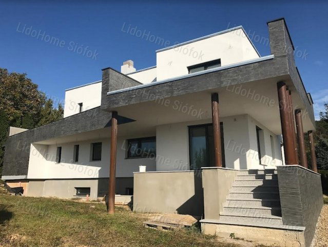 Eladó családi ház, Gyenesdiáson 347.44 M Ft, 23 szobás
