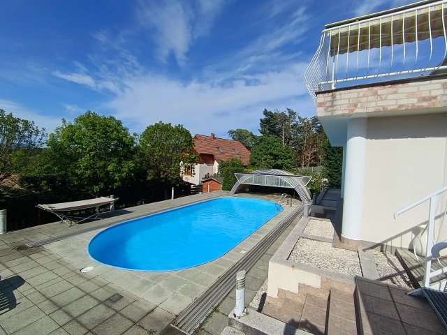 Eladó családi ház, Szentendrén 215 M Ft, 6 szobás