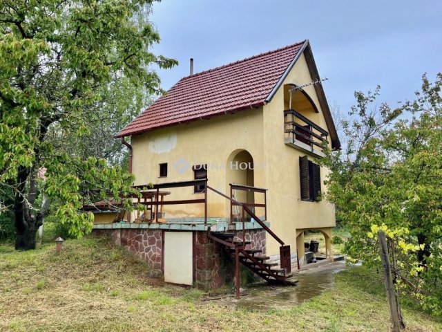 Eladó nyaraló, Felsőörsön 57.9 M Ft, 3 szobás