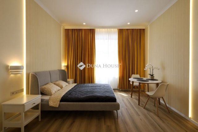 Eladó téglalakás, Budapesten, VIII. kerületben 186 M Ft