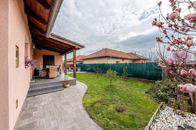 Eladó családi ház, Szigetszentmiklóson 83.9 M Ft, 3 szobás