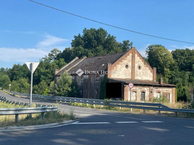 Eladó családi ház, Nádasdon 114.99 M Ft, 7 szobás
