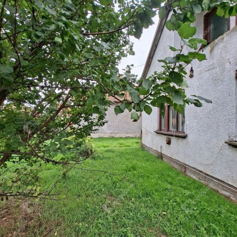 Eladó családi ház, Ácson 34.99 M Ft, 4 szobás