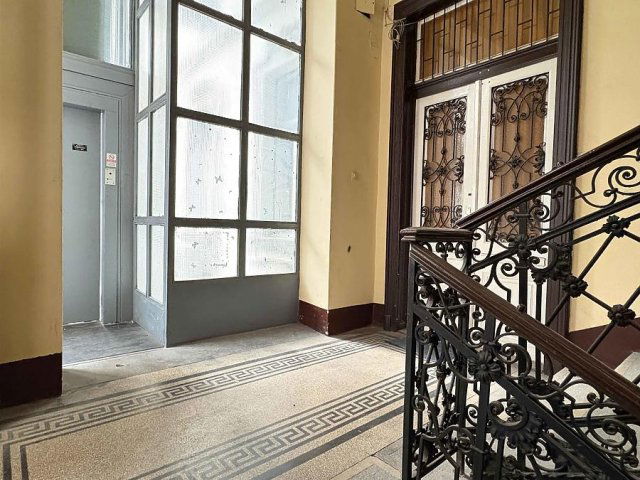 Eladó téglalakás, Budapesten, VI. kerületben, Izabella utcában