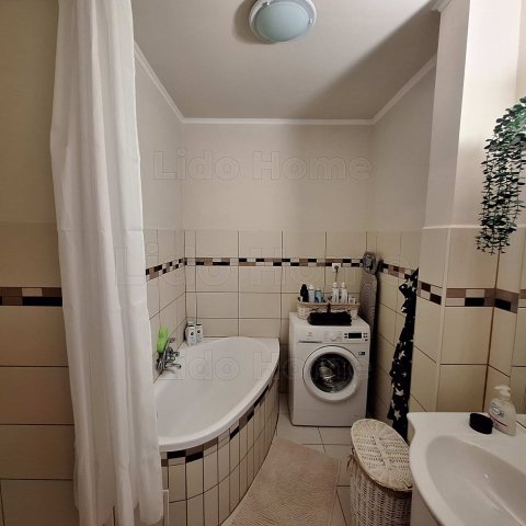 Eladó téglalakás, Siófokon 68.5 M Ft, 3 szobás