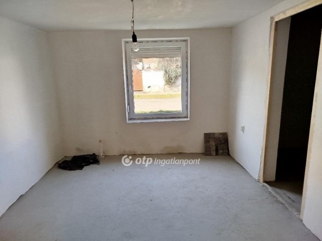 Eladó ikerház, Mohácson 15.9 M Ft, 2 szobás