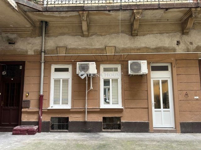 Eladó téglalakás, Budapesten, VI. kerületben 89.9 M Ft, 3 szobás