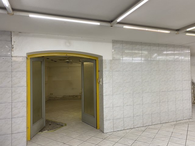 Kiadó üzlethelyiség, XII. kerületben, Böszörményi úton