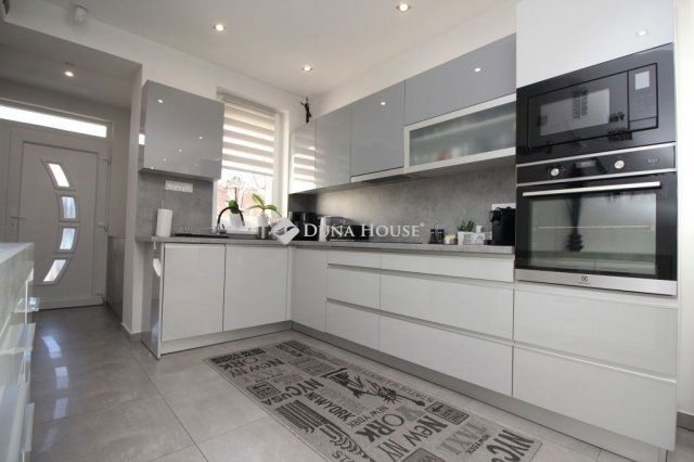 Eladó családi ház, Kecskeméten 99.9 M Ft, 5 szobás