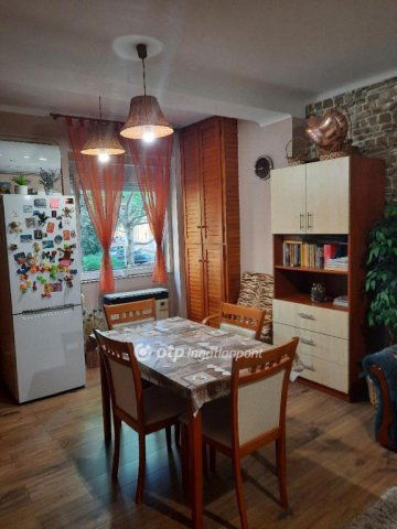 Eladó téglalakás, Pécsett 62.9 M Ft, 3 szobás