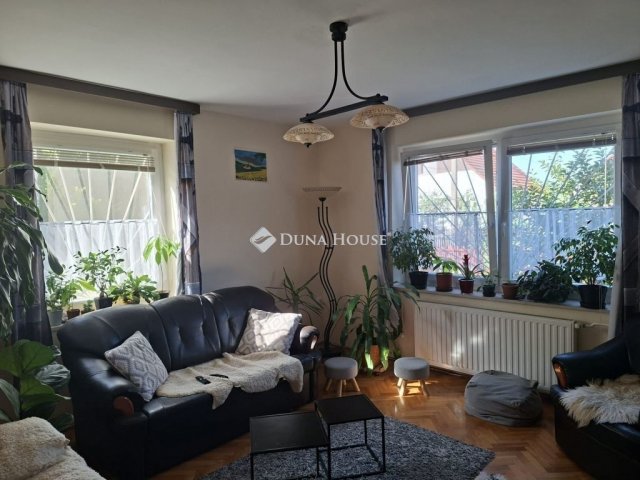 Eladó családi ház, Székesfehérvárott 148 M Ft, 5 szobás