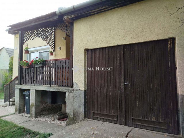 Eladó családi ház, Kápolnásnyéken 125 M Ft, 6 szobás
