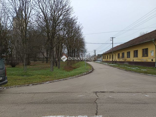 Eladó telek, Újszászon 4.5 M Ft / költözzbe.hu