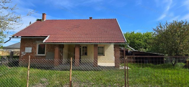 Eladó családi ház, Tiszaföldváron 13.9 M Ft, 3 szobás