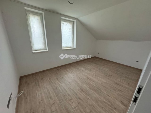 Eladó téglalakás, Ráckevén 63.5 M Ft, 3 szobás