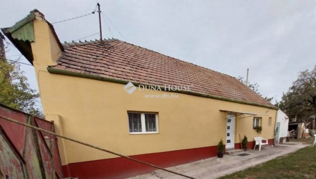 Eladó családi ház, Pakson 28 M Ft, 2 szobás
