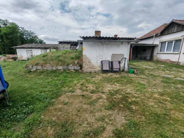 Eladó családi ház, Bakonysárkányban 35 M Ft, 3 szobás
