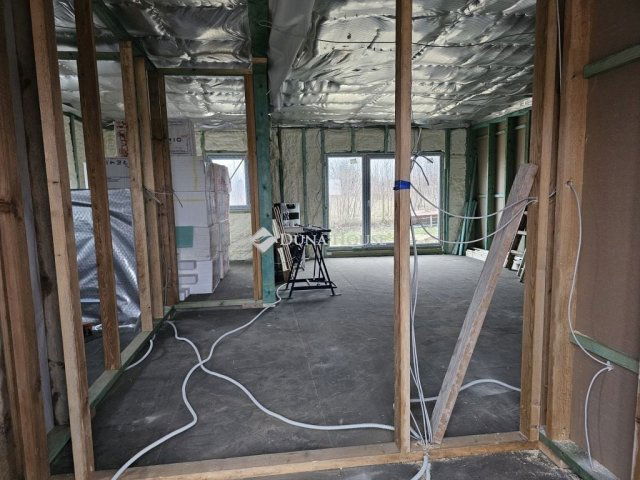 Eladó családi ház, Pócsmegyeren 124.9 M Ft, 4 szobás