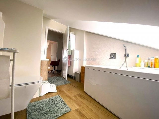 Eladó téglalakás, Pécsett 54.9 M Ft, 3 szobás