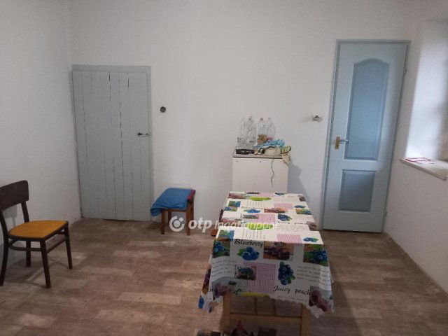 Eladó családi ház, Debrecenben 11 M Ft, 1 szobás