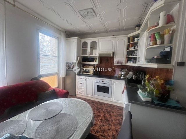 Eladó panellakás, Pécsett 39.9 M Ft, 2 szobás