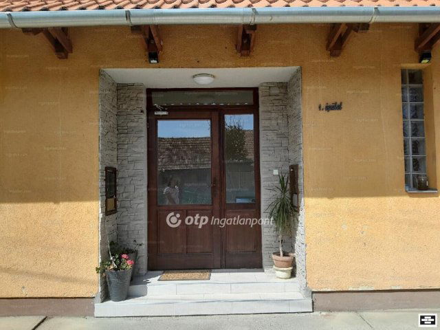 Eladó családi ház, Hajdúböszörményen 69 M Ft, 5 szobás