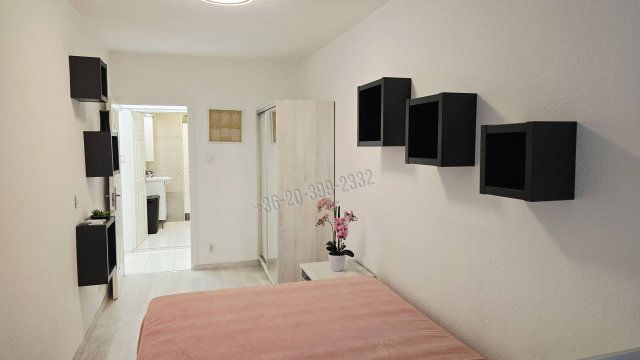 Eladó panellakás, Budapesten, III. kerületben, Szentendrei úton