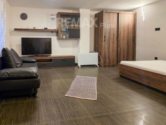 Eladó téglalakás, Pécsett 0.16 M Ft, 1 szobás