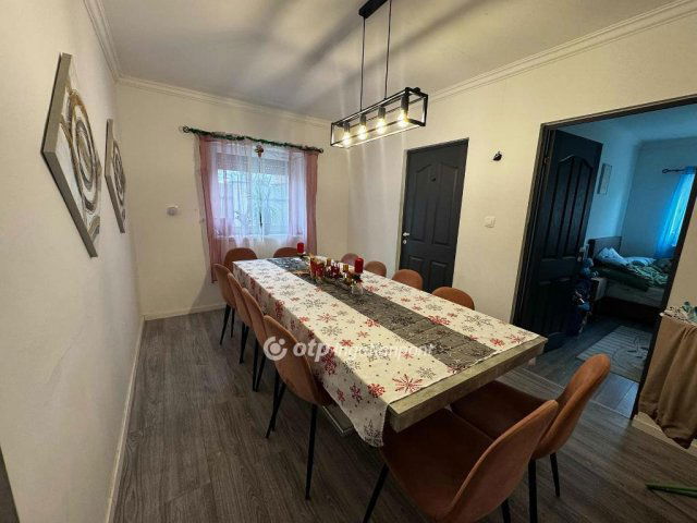 Eladó családi ház, Hosszúpályin 39.999 M Ft, 4 szobás