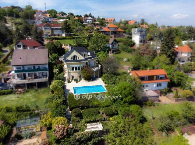 Eladó családi ház, Balatonalmádiban 375 M Ft, 7+2 szobás