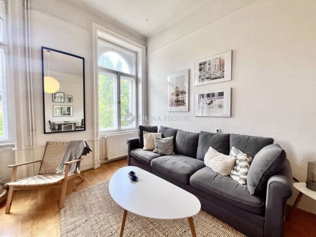 Eladó téglalakás, Budapesten, VI. kerületben 99 M Ft, 2 szobás
