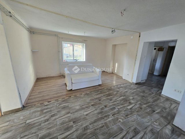 Eladó családi ház, Szegeden 47.5 M Ft, 4 szobás