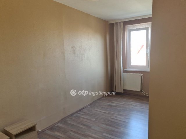 Eladó panellakás, Szigetszentmiklóson 62.9 M Ft, 2+1 szobás