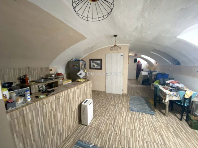 Eladó téglalakás, Budapesten, VII. kerületben 35 M Ft, 3 szobás