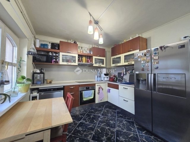 Eladó családi ház, Pécelen 68.5 M Ft, 3 szobás