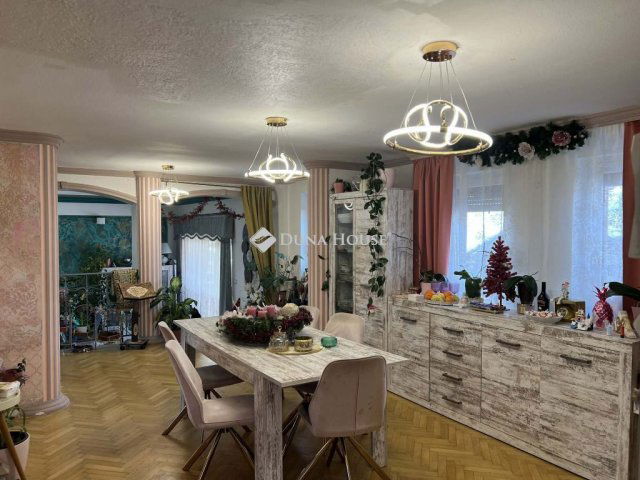 Eladó családi ház, Fóton, Lepke utcában 295 M Ft, 6 szobás