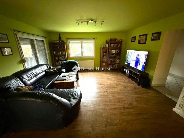 Eladó családi ház, Győrújbaráton 119.99 M Ft, 4 szobás