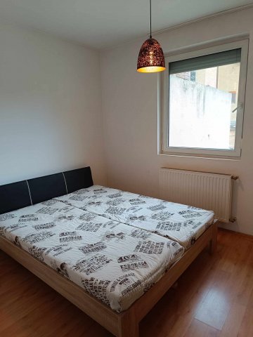 Kiadó téglalakás, albérlet, Pécsett, Hungária utcában