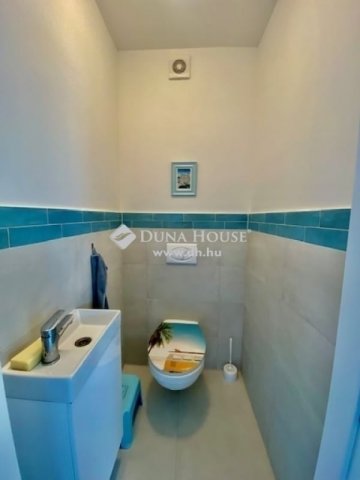 Eladó téglalakás, Pécsett 95 M Ft, 5 szobás