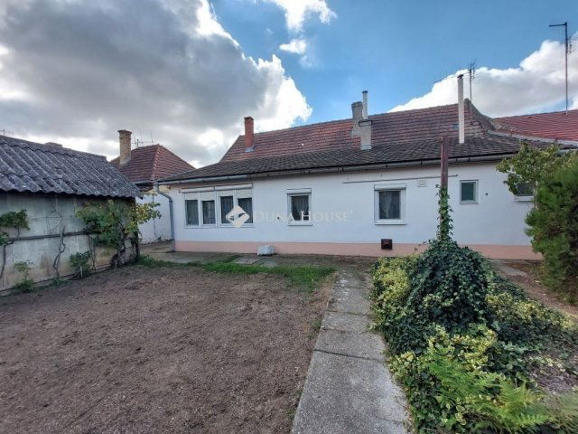 Eladó családi ház, Baján 38 M Ft, 5 szobás