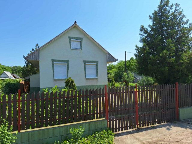 Eladó családi ház, Csemőn 28.9 M Ft, 3 szobás