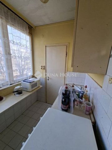 Eladó panellakás, Pécsett 39.9 M Ft, 2 szobás