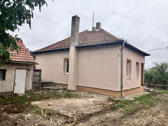 Eladó családi ház, Tiszaföldváron 16.5 M Ft, 3 szobás