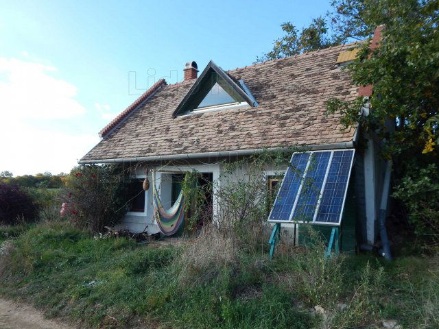 Eladó nyaraló, Pécselyen 28 M Ft, 2 szobás