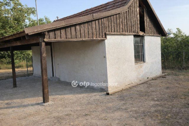 Eladó nyaraló, Csongrádon 4 M Ft, 2 szobás
