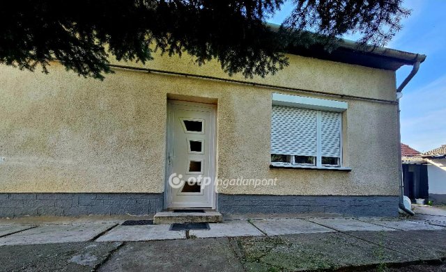 Eladó családi ház, Tiszaföldváron 14.5 M Ft, 3 szobás