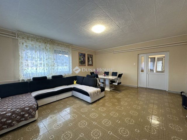 Eladó családi ház, Simontornyán 85 M Ft, 6 szobás